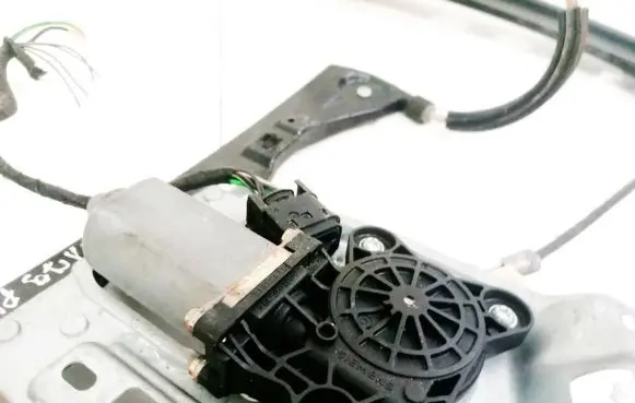 Mercedes-Benz C W203 Front door window regulator motor A2208204542 119650105