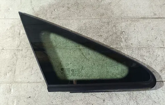 Opel Zafira B Front triangle window/glass 13123921