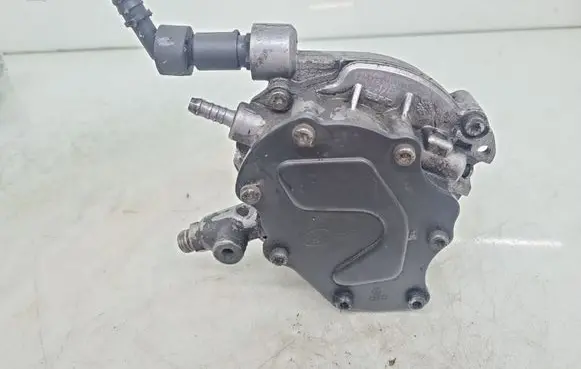 Volkswagen Touareg I Vacuum pump 070145209F