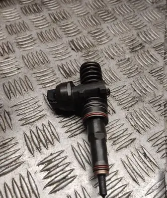 Volkswagen Golf IV Fuel injector 038130073am