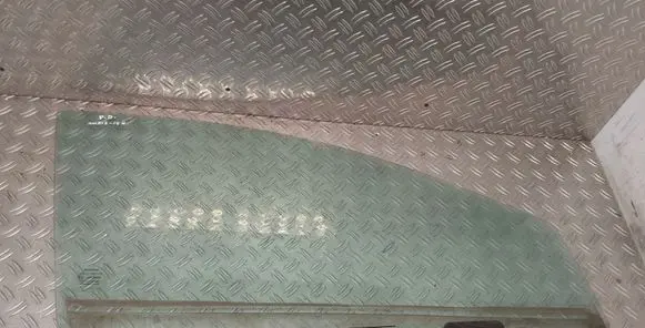 Toyota Auris E180 Front door window glass four-door