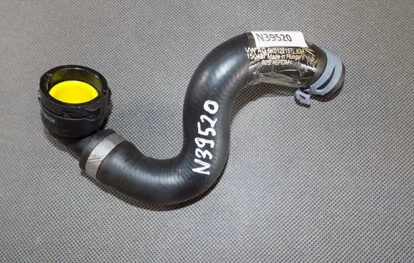 Volkswagen Caddy Engine coolant pipe/hose