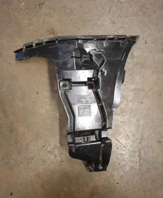 Volvo V70 Front bumper mounting bracket 08693181 BP3EA