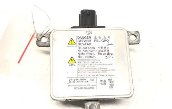 Mazda 3 II Voltage converter/converter module W3T24571