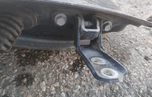 Peugeot 4007 Front door upper hinge