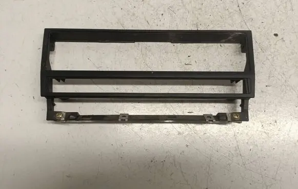 BMW 5 E39 Radio/GPS head unit trim 8247302
