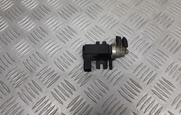 Volkswagen PASSAT B5 Valve vacuum 1J0906627A