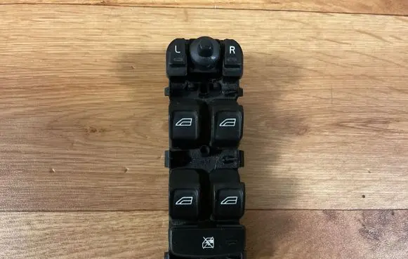 Volvo V70 Electric window control switch 30773269 03454200