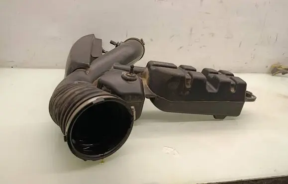 Dodge Durango III Intake resonator 68251622AD