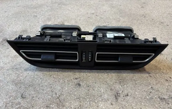 Porsche Macan (95B) Dash center air vent grill 95B819110E
