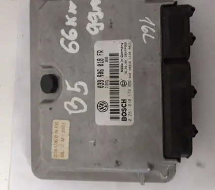Volkswagen PASSAT B5.5 Engine control unit/module 038906018FR 0281010173