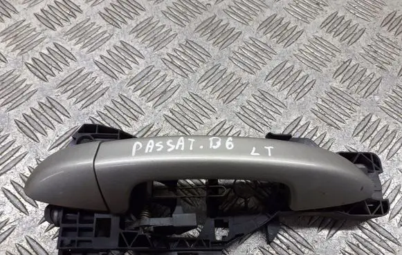 Volkswagen PASSAT B6 Rear door handle trim 3C1837016R