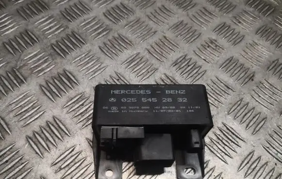 Mercedes-Benz Vaneo W414 Glow plug pre-heat relay 0255452832 A0255452832