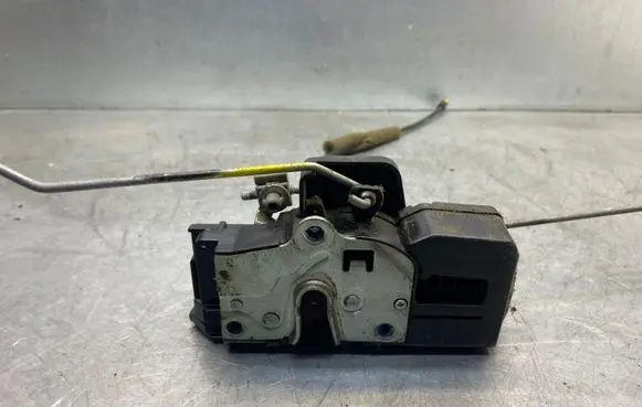 Opel Antara Front door lock 613556841