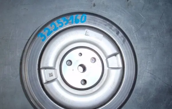 Volvo XC90 Crankshaft pulley 32253160