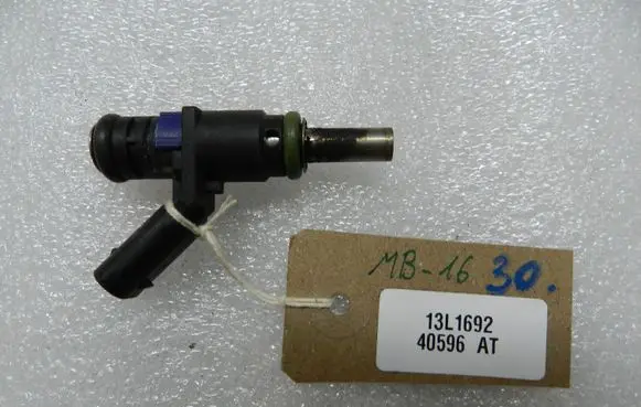 Mercedes-Benz B W245 Fuel injector A0000788749 6228A05299