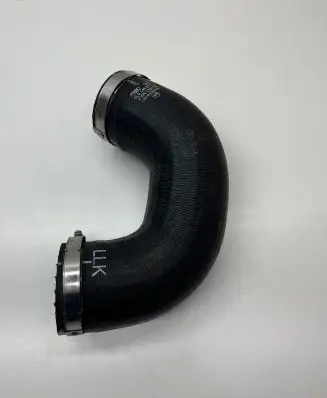 Audi Q7 4L Intercooler hose/pipe 4L0145972A