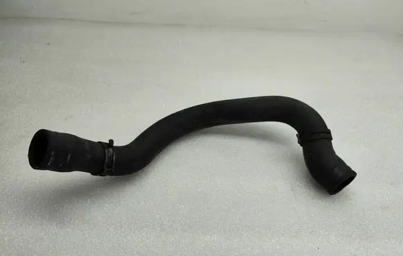 Volkswagen PASSAT B6 Coolant pipe/hose 