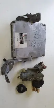 Toyota Hilux (AN10, AN20, AN30) Engine control unit/module 450200K2