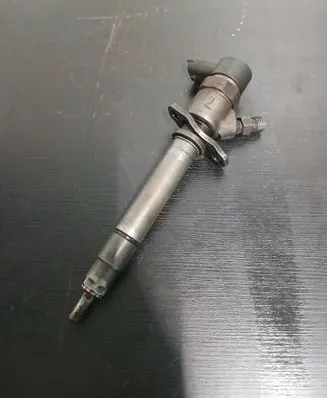 Volvo XC90 Fuel injector 8658352
