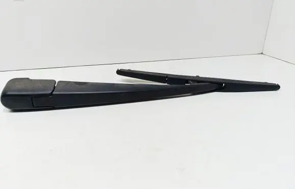 Rear wiper blade arm