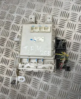 Toyota RAV 4 (XA30) Fuse module 8273042020 9498 0225