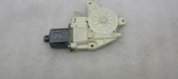 Mercedes-Benz C W204 Front door window regulator motor A2048200242