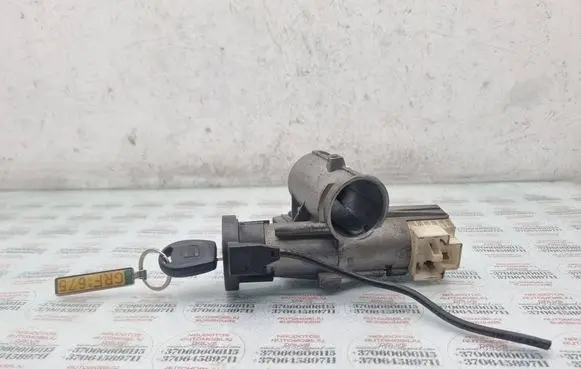 Seat Alhambra (Mk1) Ignition lock P012106