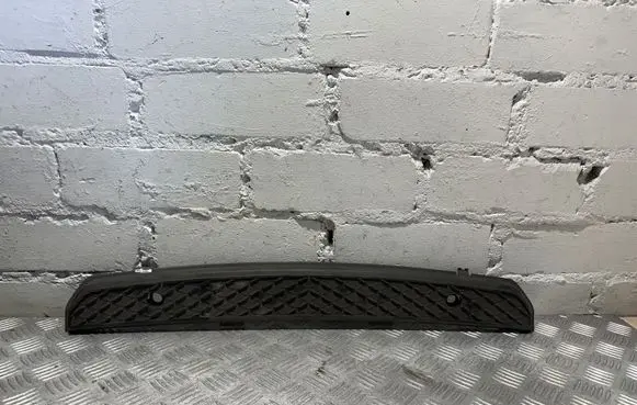Front bumper splitter molding