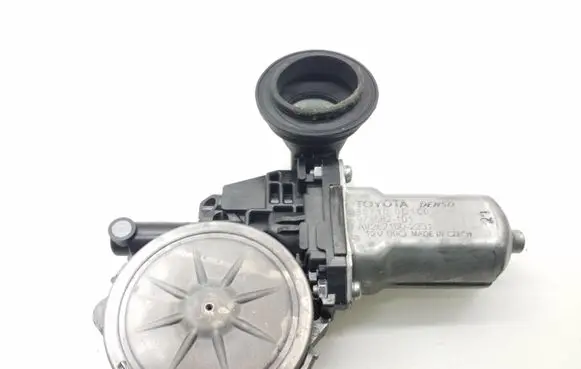 Toyota Auris E180 Rear door window regulator motor 857100D100