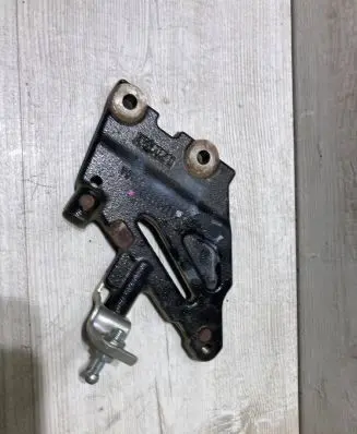 Toyota Yaris Engine mounting bracket 25687-33030