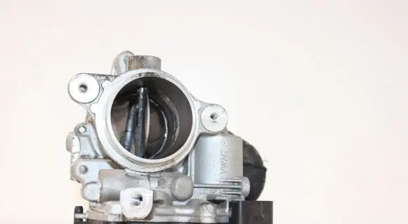 Volkswagen PASSAT B8 Throttle valve 04L128063AA 04L128637A
