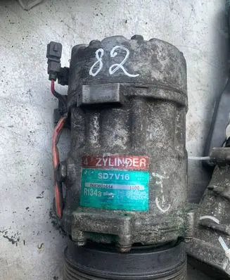 Volkswagen Golf III Air conditioning (A/C) compressor (pump) 1H0820803D