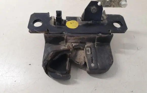 Loading door lock