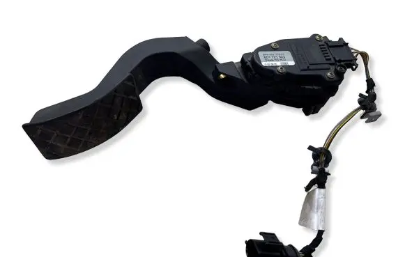 Audi A4 S4 B5 8D Accelerator throttle pedal 8D1721523
