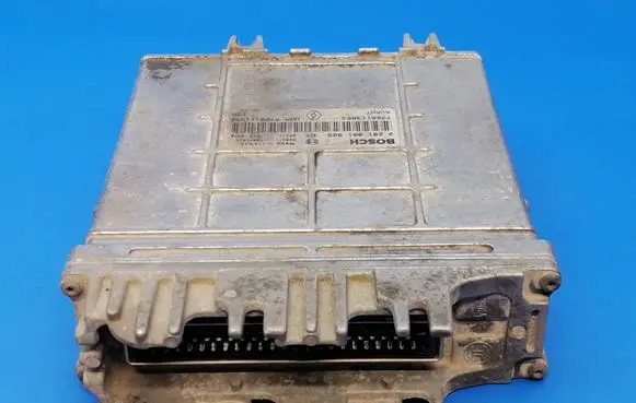 Renault Megane I Engine control unit/module 0281001969 7700113863