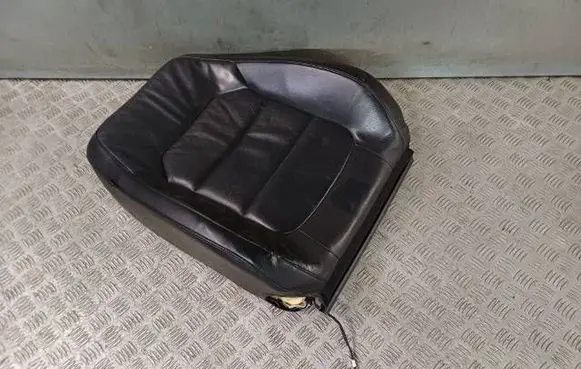 Volkswagen PASSAT B7 Seat trim 