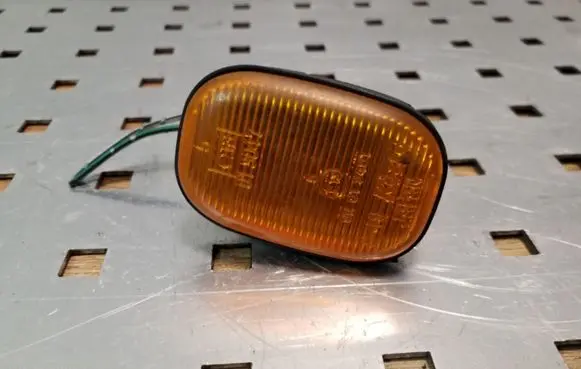 Toyota RAV 4 (XA20) Front fender indicator light