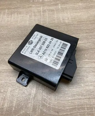 Mercedes-Benz E W210 Light module LCM A2108206426 5LA007508