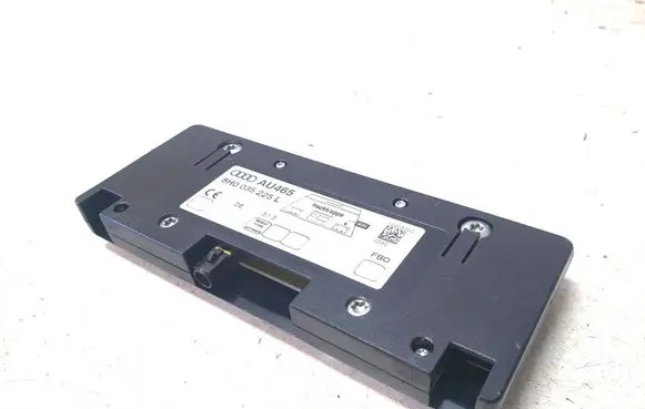 Audi A4 S4 B7 8E 8H Aerial antenna amplifier 8H0035225L