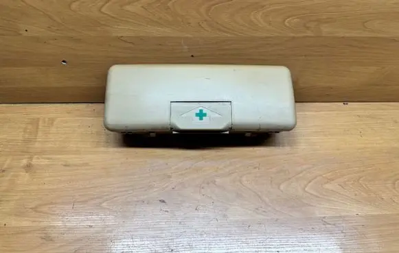BMW 5 E39 First aid kit 52108176553