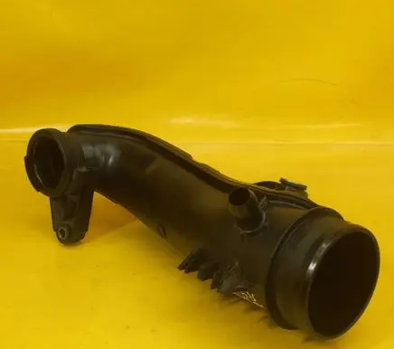 Opel Vivaro Turbo air intake inlet pipe/hose 165752889R