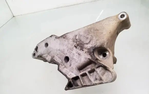 Volkswagen PASSAT B6 Engine mounting bracket 03G199207E