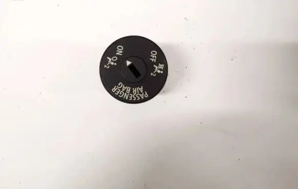 Passenger airbag on/off switch