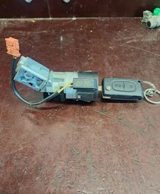 Peugeot 308 SW Ignition lock 9663123280