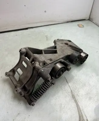 Mercedes-Benz B W245 Generator/alternator bracket A2662000770