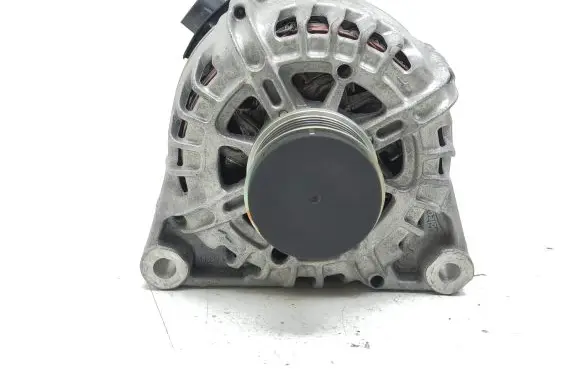 Peugeot 208 Generator/alternator 9835689480
