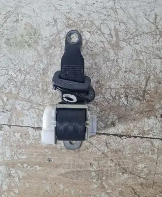 Peugeot 107 Rear seatbelt