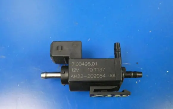 Jaguar XJ X351 Valve vacuum AH22-209054-AA 10T137 70049501