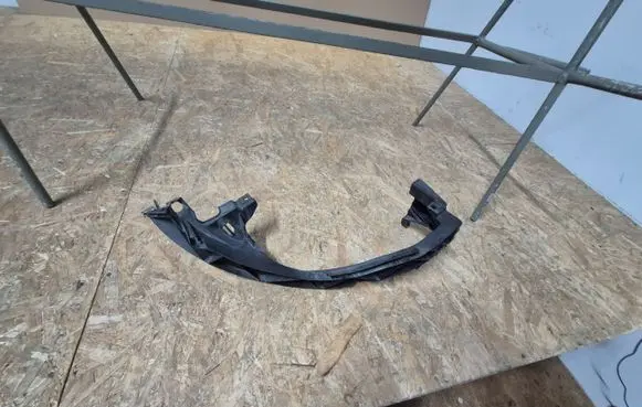 BMW 1 E81 E87 Headlight/headlamp mounting bracket 51647120524BMWE87